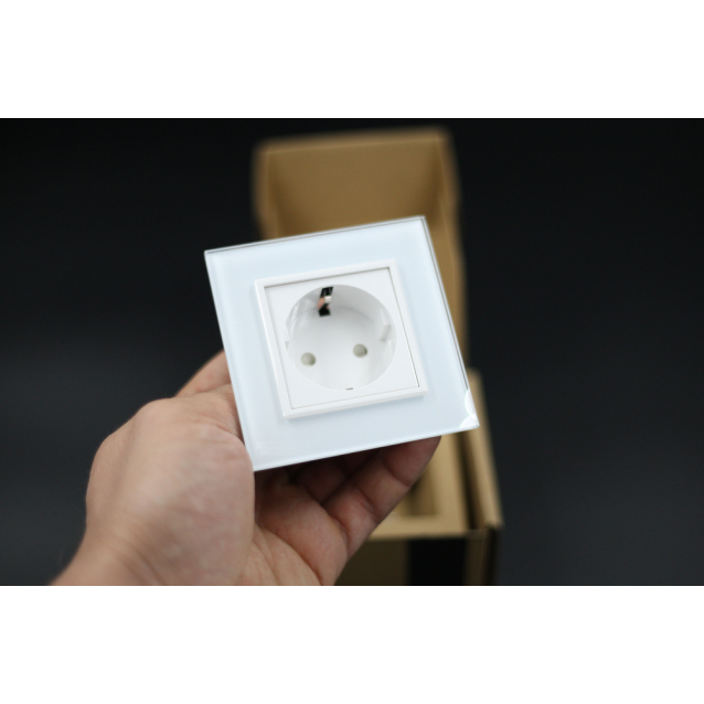 Розетка с заземлением Livolo белый стекло (VL-C7C1EU-11)