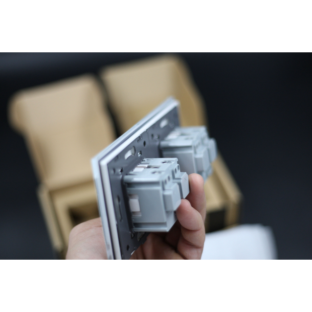 Розетка двойная с заземлением Livolo белый стекло (VL-C7C2EU-11)